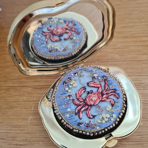 Vintage Estée Lauder poederdoos X Kreeft broche