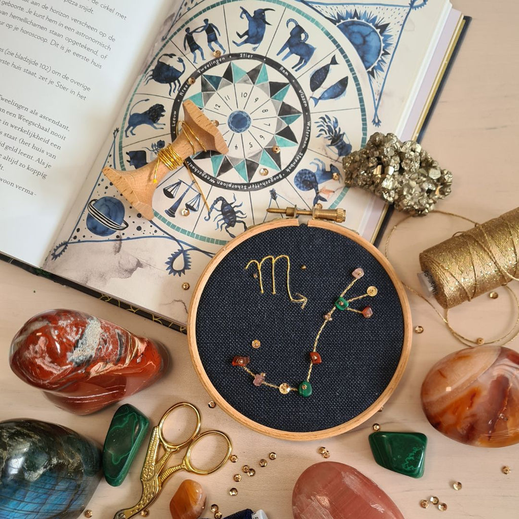 Sterrenbeeld borduurring Schorpioen 10 cm - Daniëlle Balfoort - Magick Sterrenbeeld borduurring Schorpioen 10 cm - Daniëlle Balfoort - Magick